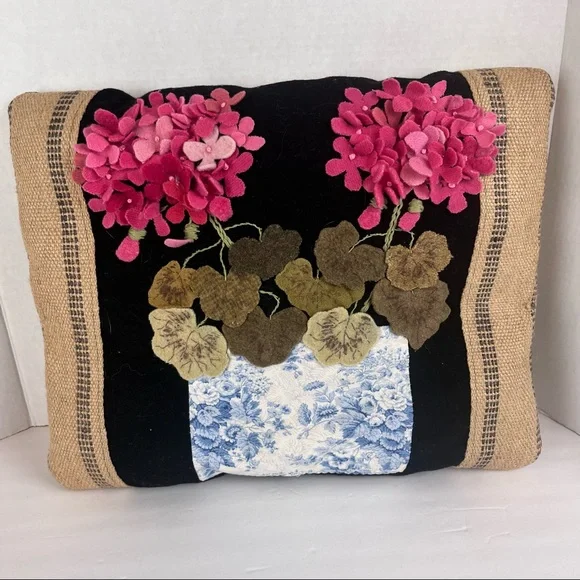 Hand-made burlap/3-D geranium in pot pillow - Picture 2 of 8